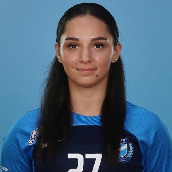 Csenge Bari